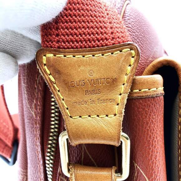 LOUIS VUITTON Orange Leather Shoulder Bag - Picture 2 of 16